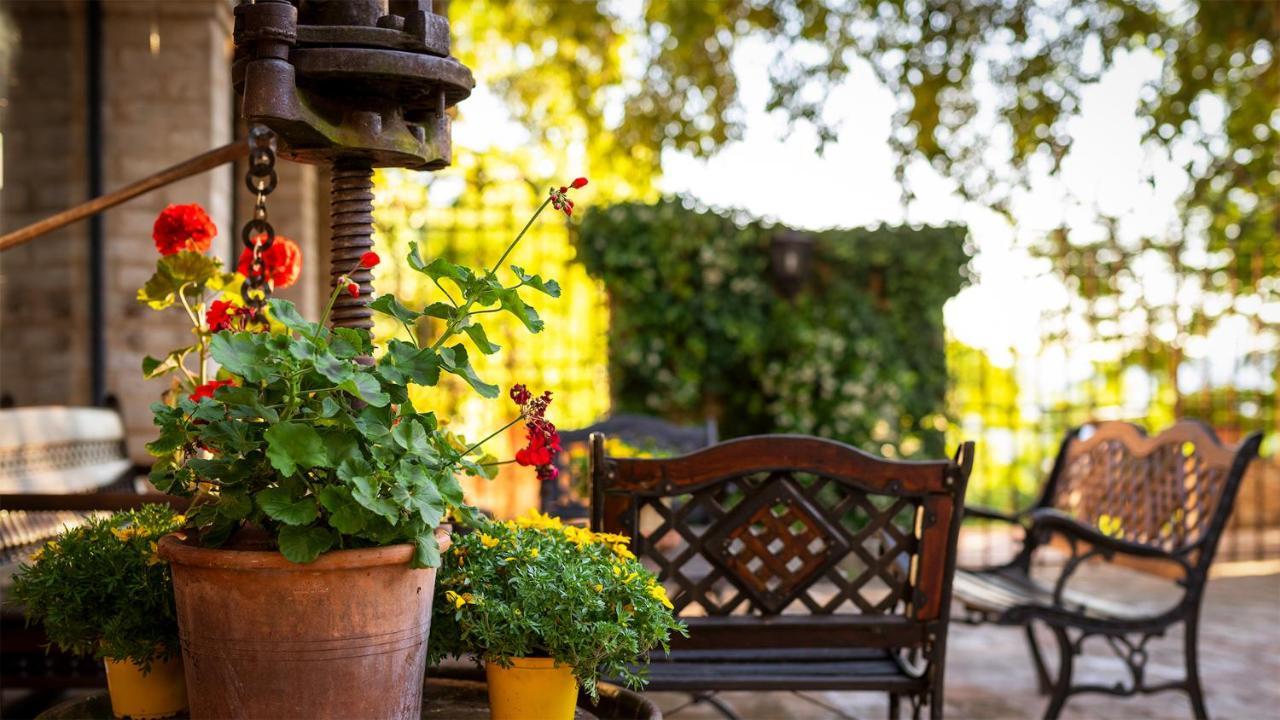 La Maesta Antica Dimora Di Campagna Villa Foligno Exterior foto